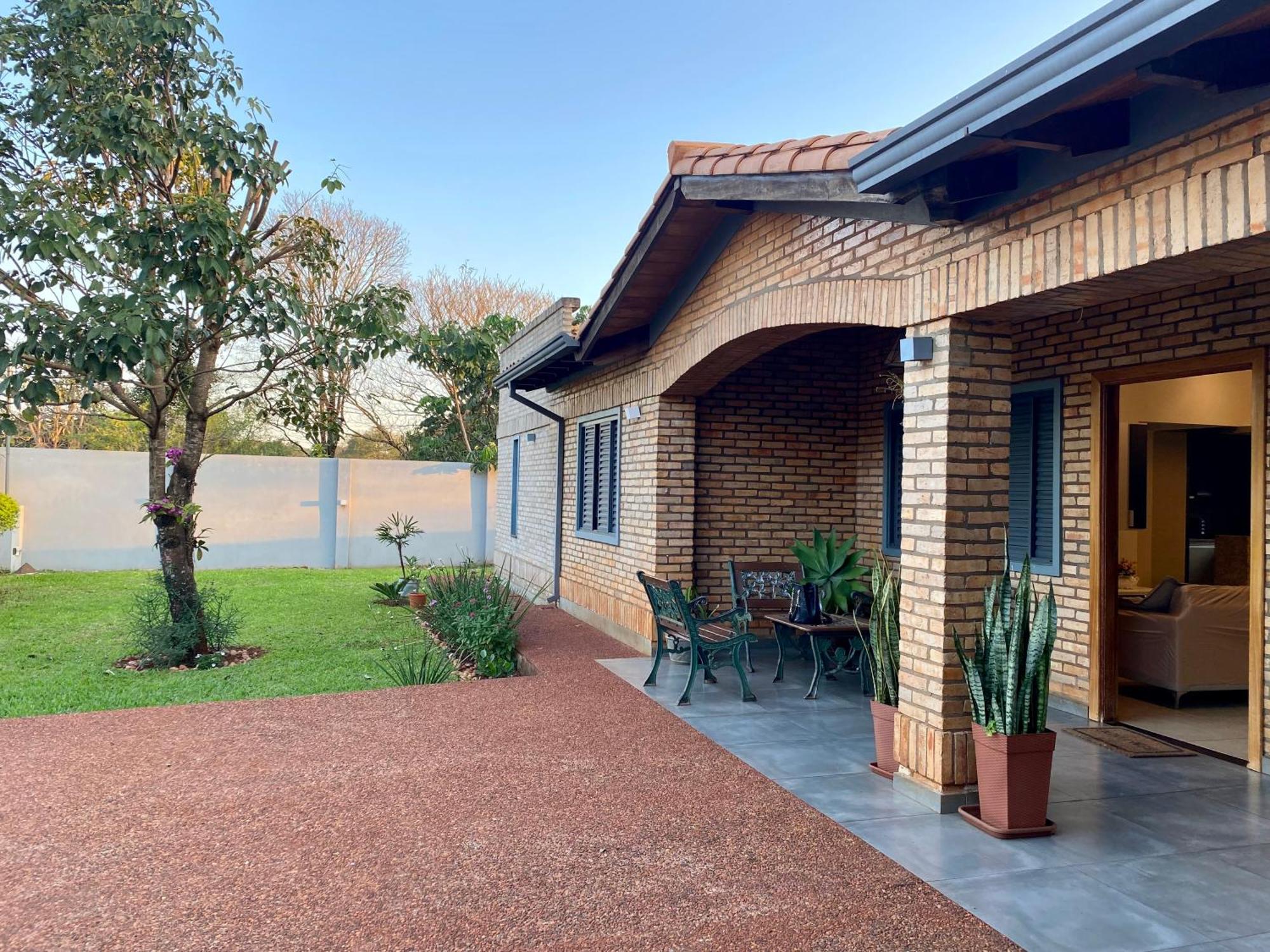 Moderna Y Unica Casa Independiente Con Jardin Y Estacionamiento Ciudad del Este Exterior photo